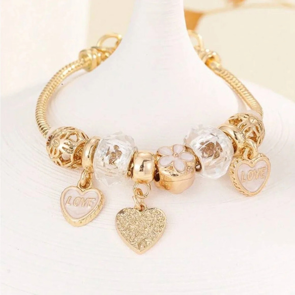 ⚠️Clearance Gold Heart Pendant Bracelet - Picture 3 of 4